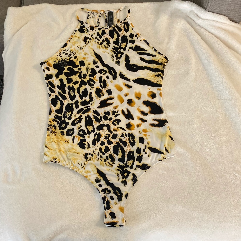 ⭐️ NWT⭐️ Women’s Bodysuit- Large (final price drop)